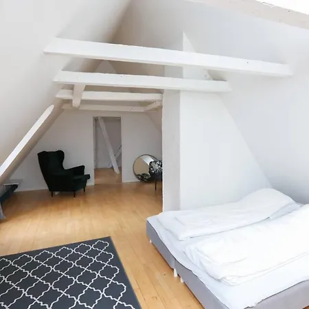 Luxurious Two Storey In The City Centre