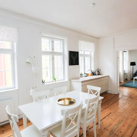 Luxurious Two Storey In The City Centre *
